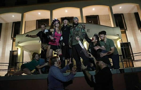 �·�ʱ����������������ɥʬ��Ӱ��ͼΪ�õ�Ӱ��Ƭ��