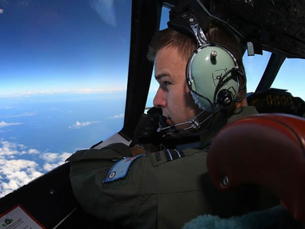 澳洲空军在南印度洋执行搜索MH370的任务然而至今仍未有具体成果。