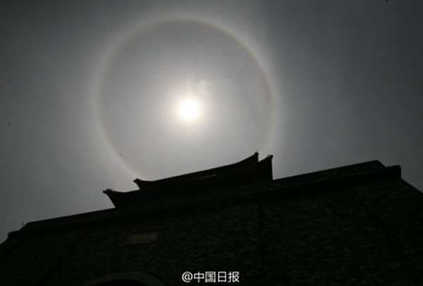南京上空出现日晕奇观