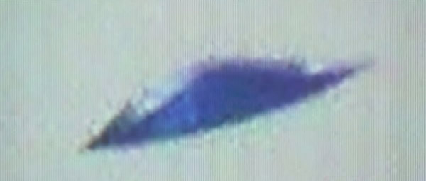 荷兰居民拍到罕见蓝色不明飞行物体