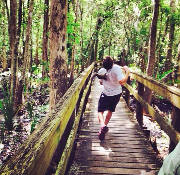 ����ͻȻ�������Ӽ粿������չ�����ҡ�Ϯ������