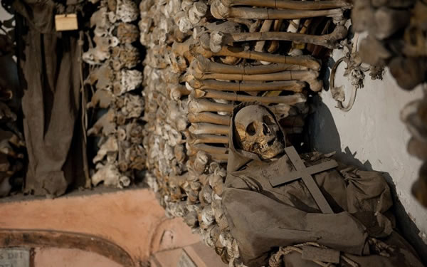 意大利“尸人博物馆”藏2千具木乃伊