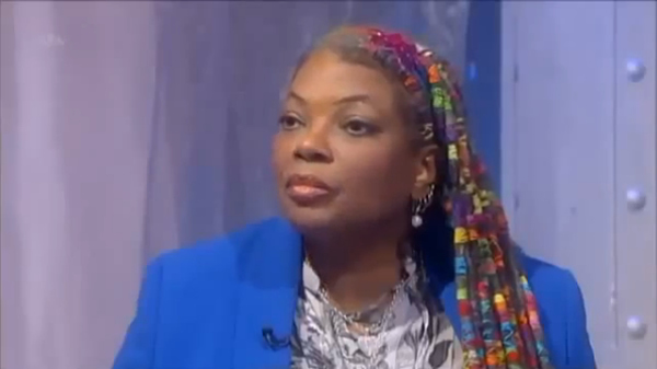 英国灵媒斯蒂芬妮•费伊•科恩(Stephany Fay Cohen)声称自己有一位名叫伊恩(Ian)的章鱼人男友,她说自己和各种猫人、爬