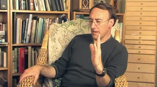 英国评论员西蒙•帕克斯(Simon Parkes)对外宣称自己曾在一年内跟外星人发生过4次性关系,并且他们还育有一子扎尔卡(Zarka)。