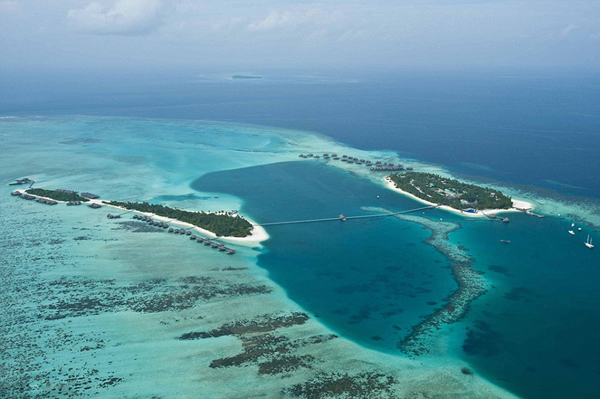 马尔代夫港丽酒店在印度洋水下5米打造世界一个水下餐厅