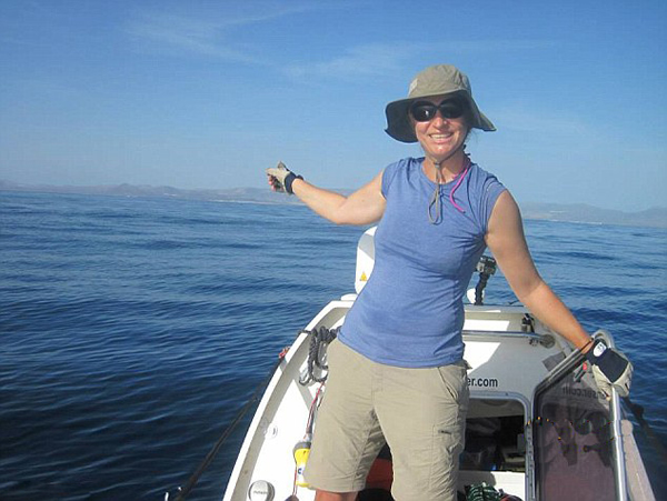 南非情侣乘小船历时105天抵达北美