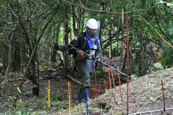 ����կ���в��ٵ������е��ס�ͼΪ���ص�ɨ��ר�ҡ�