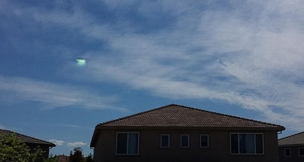 美国加州北部天空出现神秘空洞