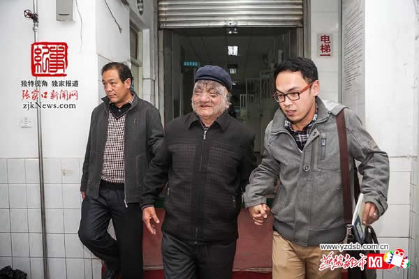 张兴接受检查前