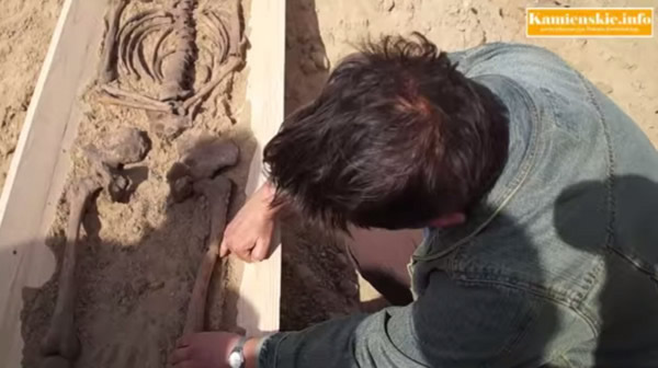 ����ѧ�ҷ����ź���ͷ������л�����һ��ʯͷ�����ɺ͡���Ѫ�������йء�