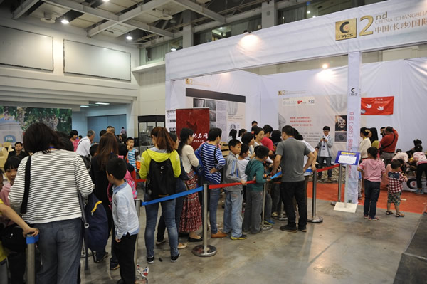 科普体验区人头攒动