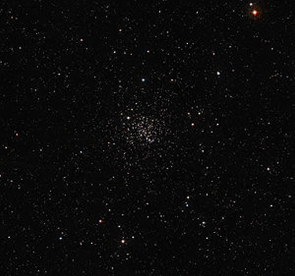 一部分天文学家提出,疏散星团M67可能是太阳的诞生地。但最新的研究认为这一结论可能有误。