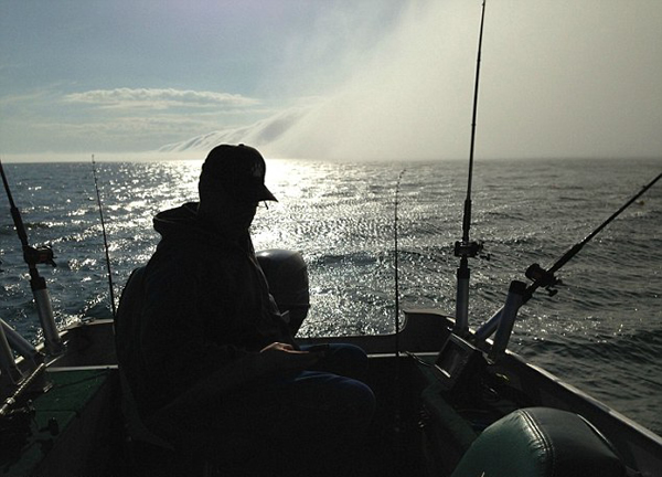 美国密歇根湖惊现壮观平流雾