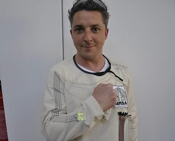 Ӣ����˾���������������Ա��̫����ʱ���ܵ�����ӵ������ů