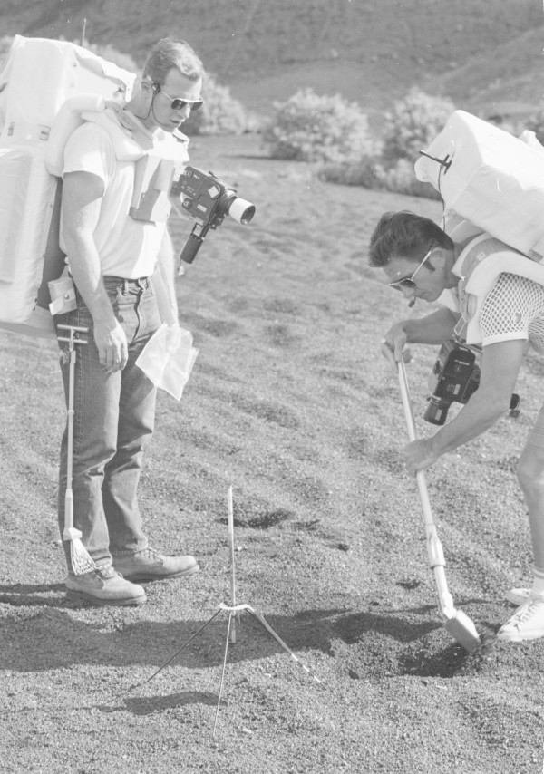 太阳神15号指挥官斯科特及月球模组驾驶员欧文于1970年在夏威夷大岛受训。