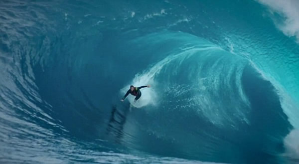 澳大利亚冲浪运动员再次挑战巨浪“The Right”