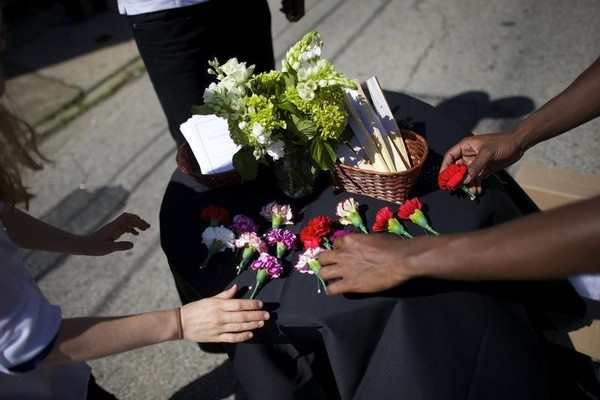 柬埔寨男子突然出现在自己的葬礼吓坏亲友