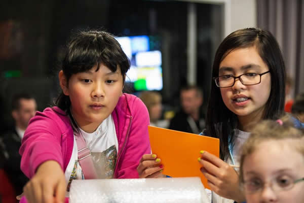 美国11岁华裔少女赢得Google举办的第七届“谷歌涂鸦大赛”冠军