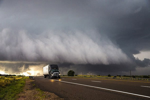 ������ī������ӭ����ǿ������Ϯ��