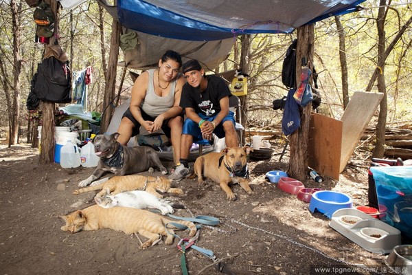 美国宠物摄影师《生命线》(Lifelines)系列作品:流浪者与他们的宠物