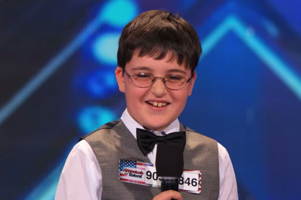 9岁钢琴神童参加美国达人秀大秀琴艺