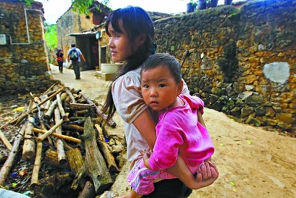 冲着“化石村”而来的游客,老旭甸的人们都会友好相迎,介绍村子的来历。