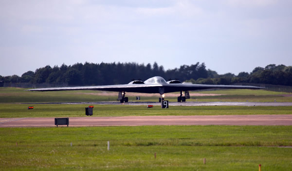 վB-2κըӢʱһֻͺӥײ