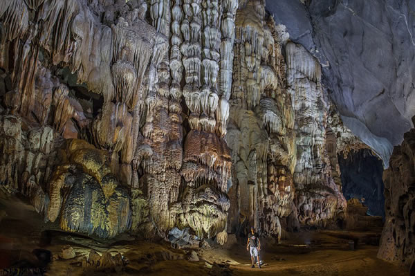 越南韩松洞鬼斧神工的自然之美