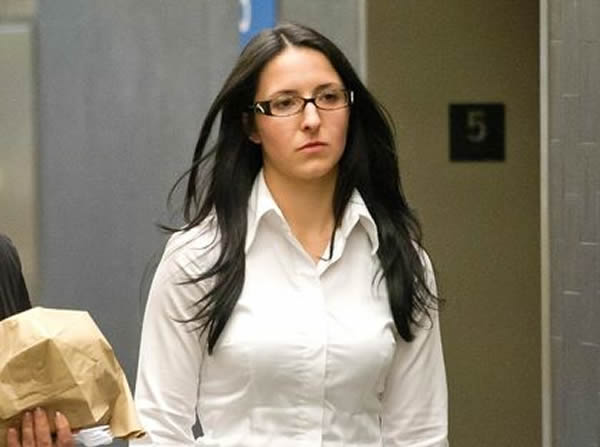 Emma Czornobaj好心做坏事,害人害己。