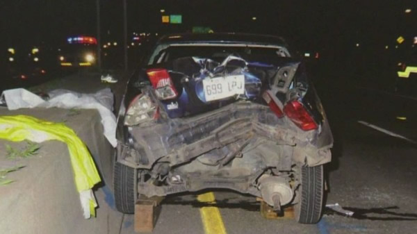 汽车尾部被撞至严重变形