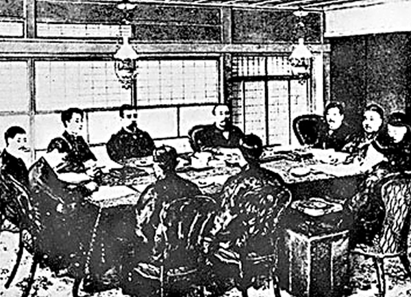 甲午战争之后,中日双方在日本马关春帆楼签订《马关条约》。