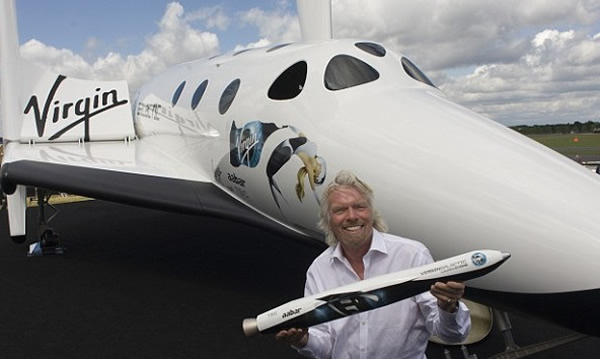 维京银河打算明年推出15万英镑的太空旅行。图为维京银河主席布兰森。