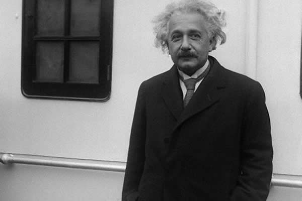 爱因斯坦的相对论认为宇宙中没有任何物体的速度能够超过光速,光速为每秒299791公里