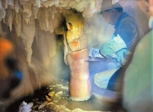 电锯切割钟乳石