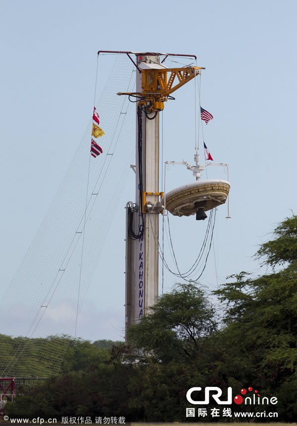 当地时间2014年6月28日,美宇航局的一艘碟形火星飞船在夏威夷进行载物发射测试。