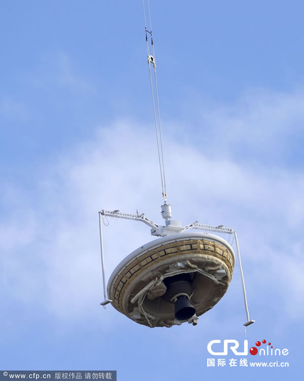 当地时间2014年6月28日,美宇航局的一艘碟形火星飞船在夏威夷进行载物发射测试。