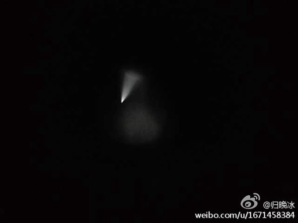 疑似“UFO”强光不明物体