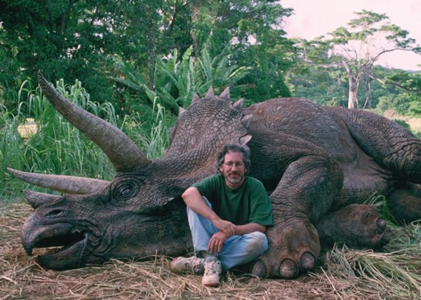 著名《侏罗纪公园》导演史蒂芬史匹柏被指责猎杀恐龙