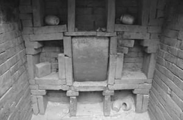 胡夫人墓穴壁龛