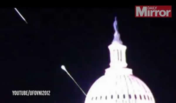UFO也窃听?美国国会大厦在黑夜中发出一道奇光