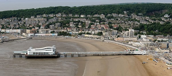 萨默塞特北部的滨海韦斯顿深受旅游者喜爱,因为这里拥有大片大片漂亮的海滩