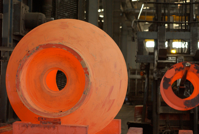 ��÷¡��Ǳͧ��ʻ������ǹ���õĸֲĴ���ģ�������825�ȵĸ�����ɢ���ź�⡣��ʻ����Ϊ�ܹ������������ɺ����ڵļ��˸�ѹ����Ƶģ������ײ���ѹ���Ⱥ��渽���߳�10