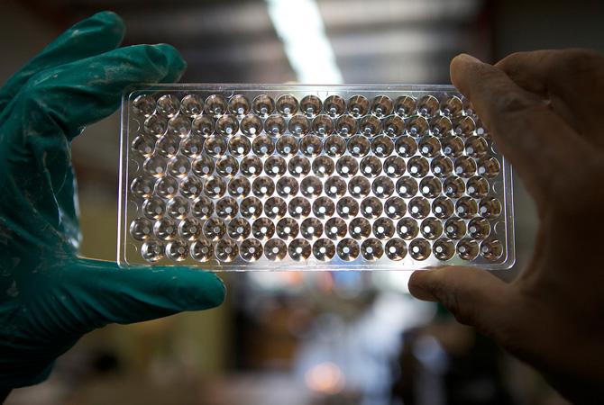 ������Ա���ڼ��һ��LED�ơ�ש���ķ����֣�����Ǳͧ����40����ש�� ����Ҫ�Ѻ����յø�������һ������������÷¡˵��