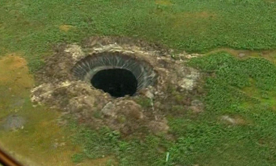 俄罗斯西伯利亚亚马尔半岛“末日天坑”内部结构曝光