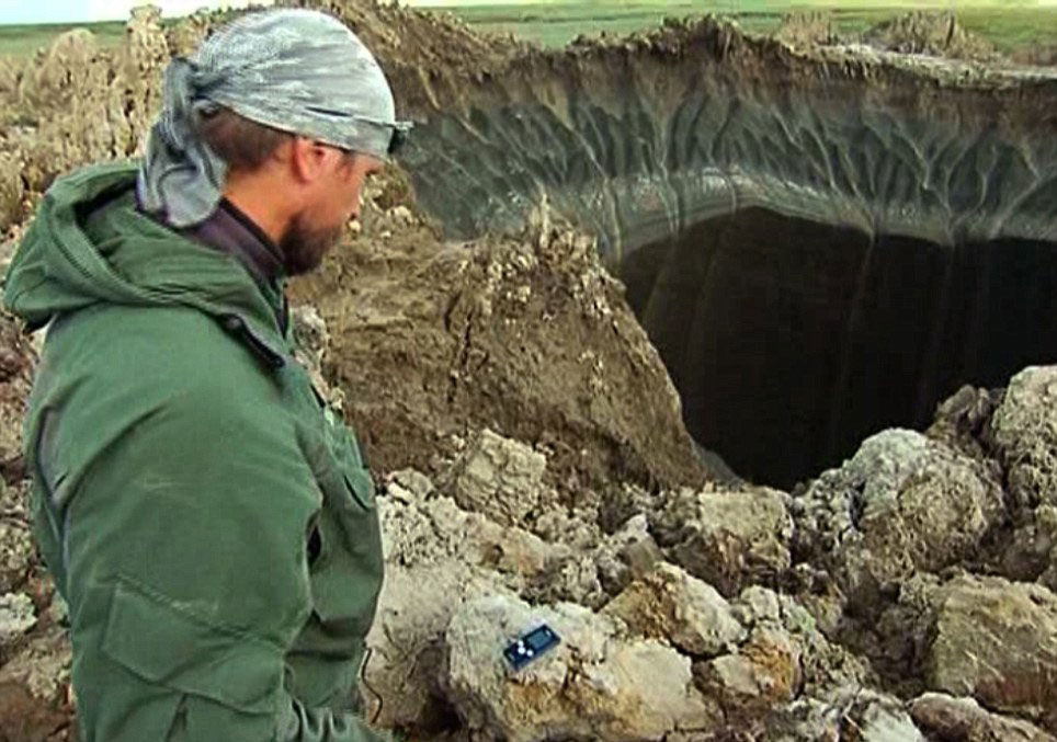 俄罗斯西伯利亚亚马尔半岛“末日天坑”内部结构曝光