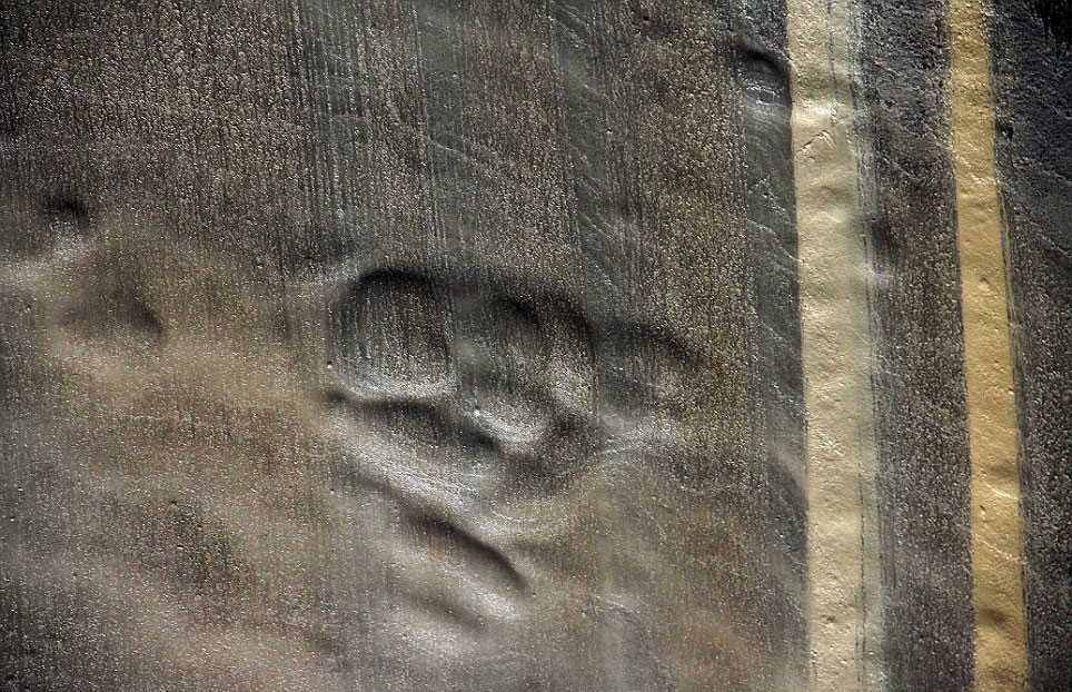 俄罗斯西伯利亚亚马尔半岛“末日天坑”内部结构曝光