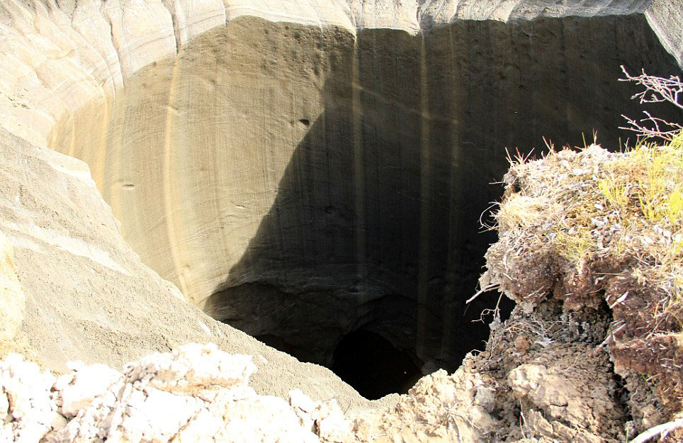 俄罗斯西伯利亚亚马尔半岛“末日天坑”内部结构曝光