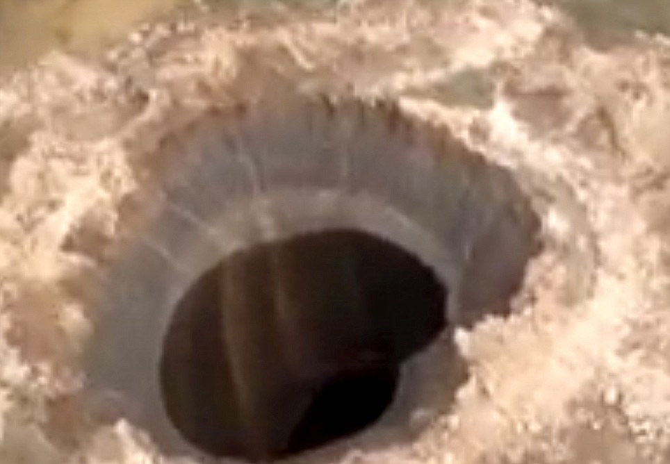 俄罗斯西伯利亚亚马尔半岛“末日天坑”内部结构曝光