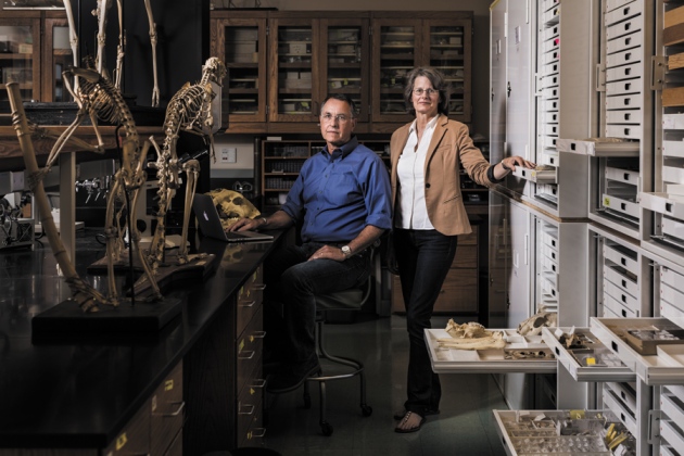 Anthony Barnosky和Elizabeth Hadly在实验室