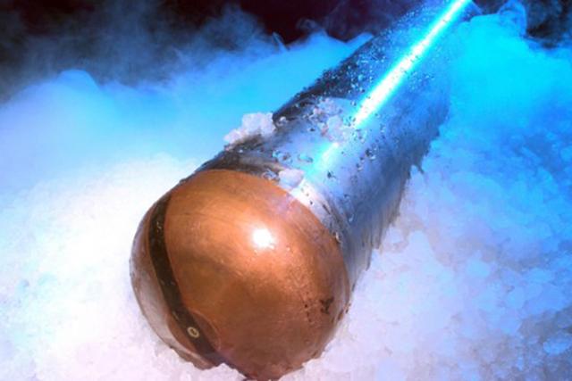 正在研制的木卫二钻探机器人为核动力驱动,钻探速度为一年8公里